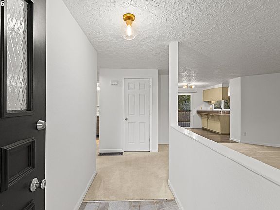 5th image of 2669 SE Alder St