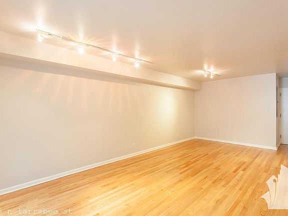 2nd image of 2045 N Larrabee St #325
