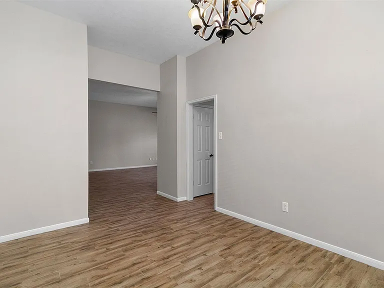 2918 Abbey Field Dr — Photo 5
