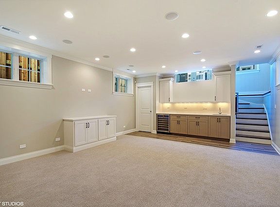 3rd image of 2131 W Cuyler Ave