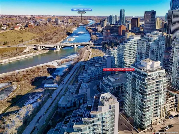 51 W Waterfront Mews SW #214, Calgary, AB T2P 0X3
