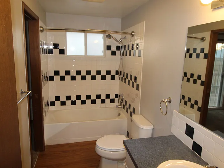 6903 N Cincinnati St — Photo 11
