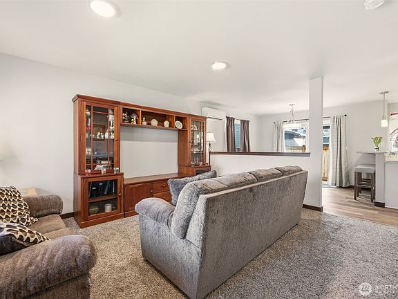4th image of 419 Raybird Avenue