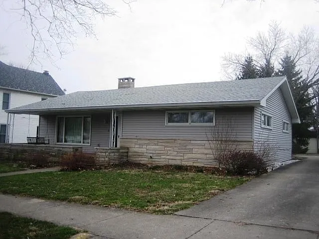 405 S Main St photo 1