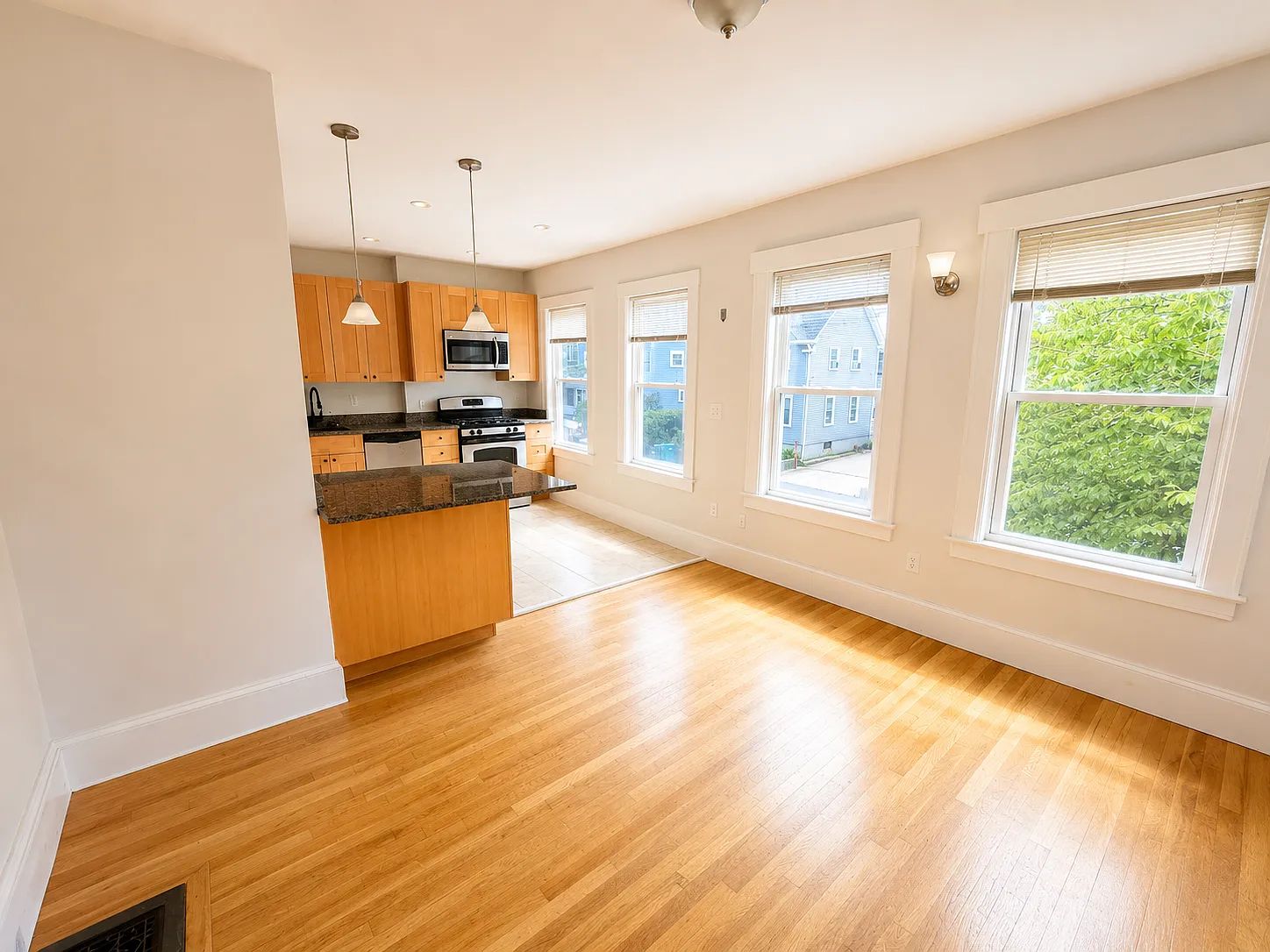 4 bed, 1500 sqft, $3,800 — Photo 2