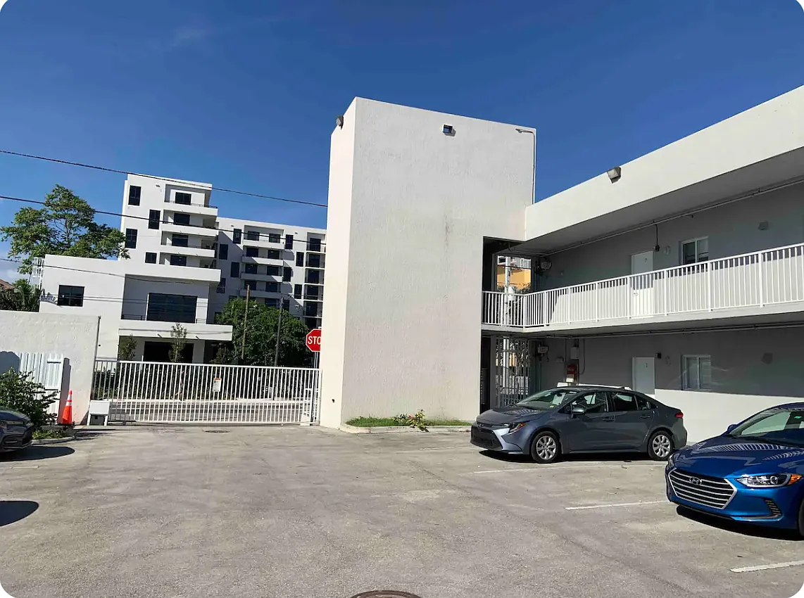 2 bed, 750 sqft, $2,400 — Photo 3