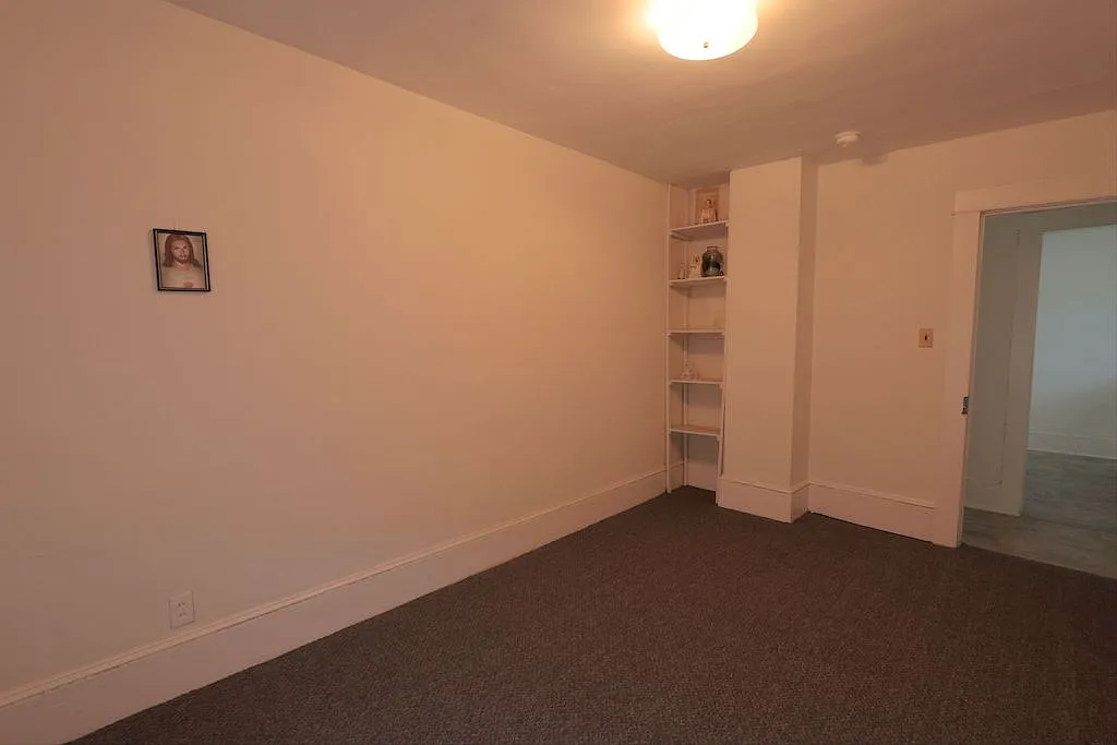 3 bed, 720 sqft, $2,000 — Photo 4