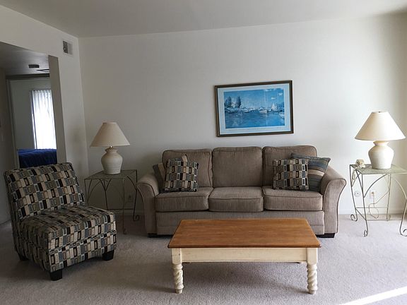 4th image of 3610 Lakeshore Dr APT C10