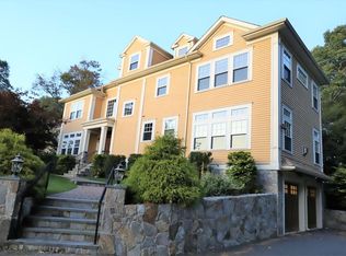 62 Country Club Ln #62, Belmont, MA 02478