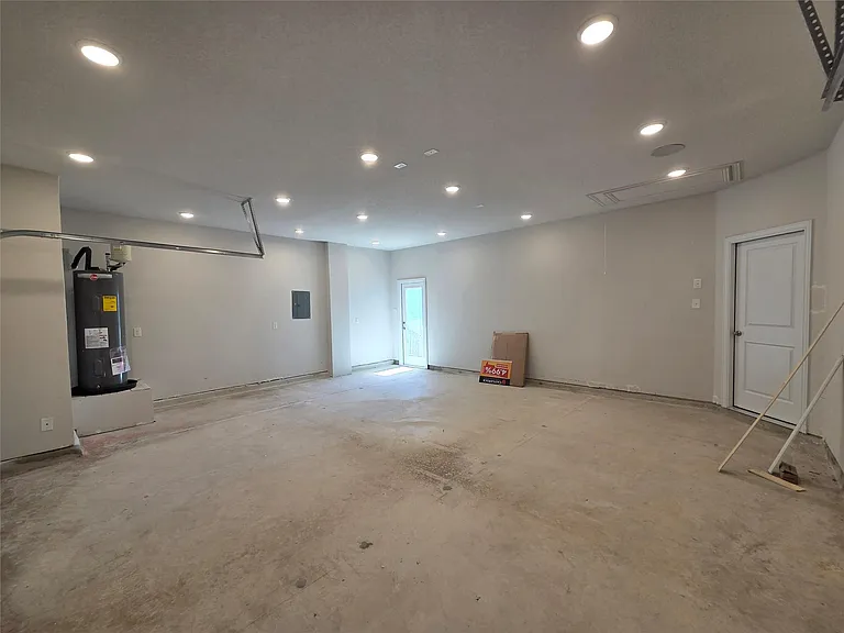 8902 Grand Western — Photo 33