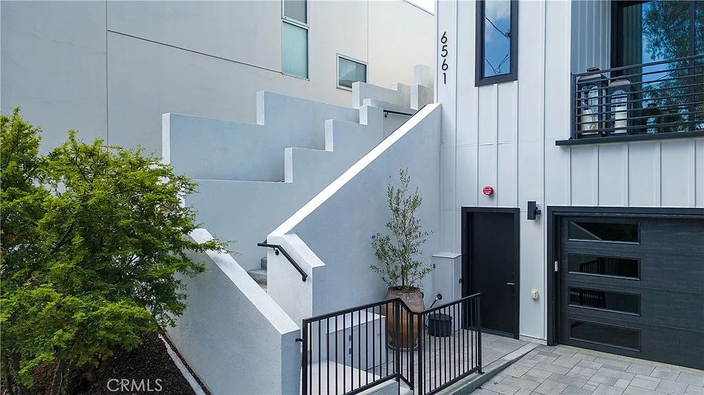 3 bed, 3.5 bath, 2226 sqft, $10,000 — Photo 3