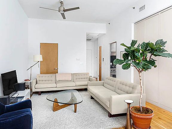 3rd image of 121 W 19th St APT 6C