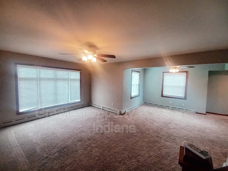 625 E South St — Photo 11