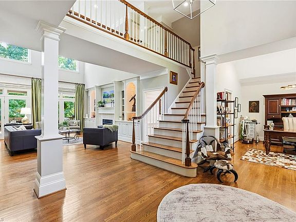 4th image of 131 Wing Haven Cir
