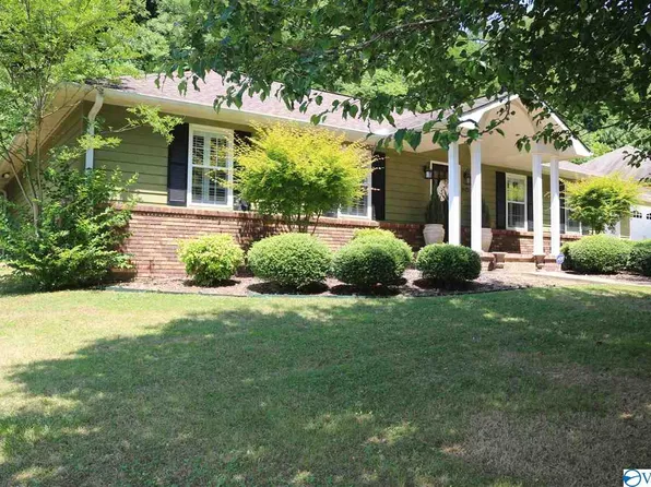 1612 Lusk St, Guntersville, AL 35976