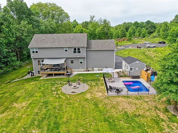 2nd image of 24 Woodside Ct