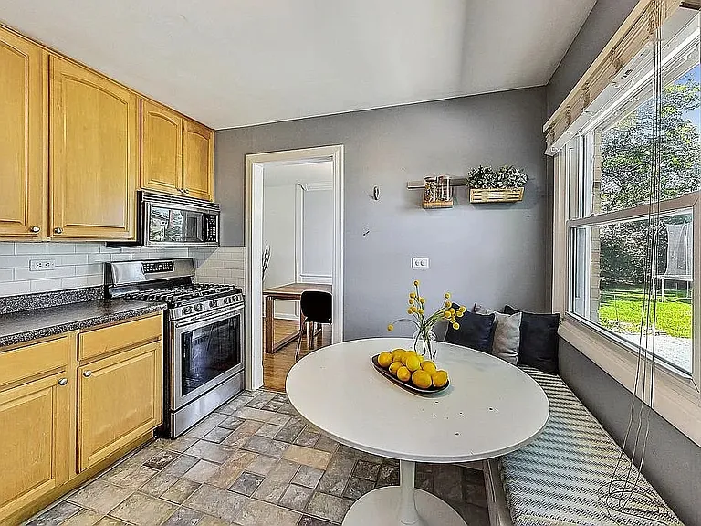 318 W Hackberry Dr — Photo 4