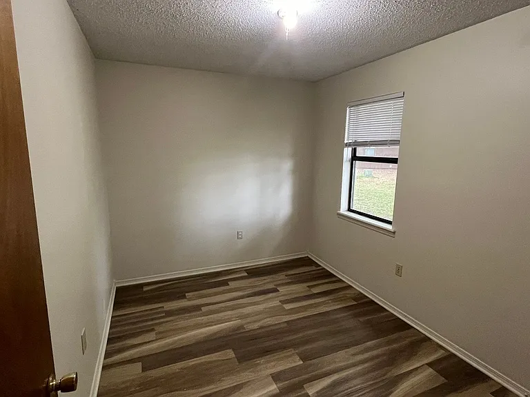 1506 N Nashville Cv — Photo 7