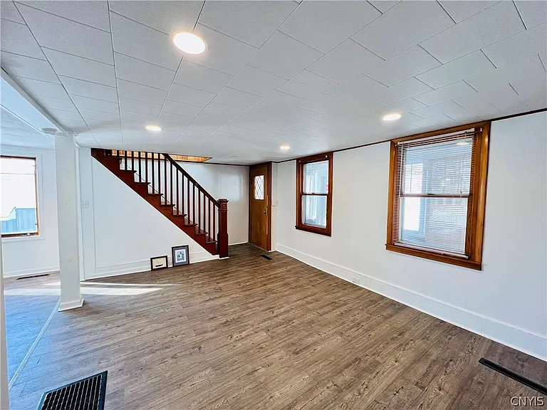 140 E Oneida St — Photo 13