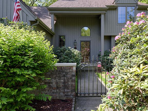 2nd image of 8471 Crestway Dr