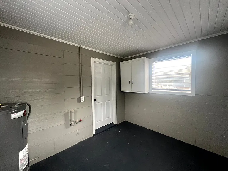 124 Eastwood Ave — Photo 14