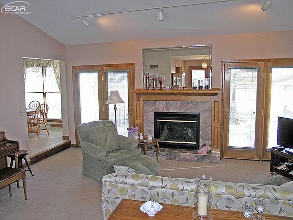3rd image of 9061 Laramie Dr