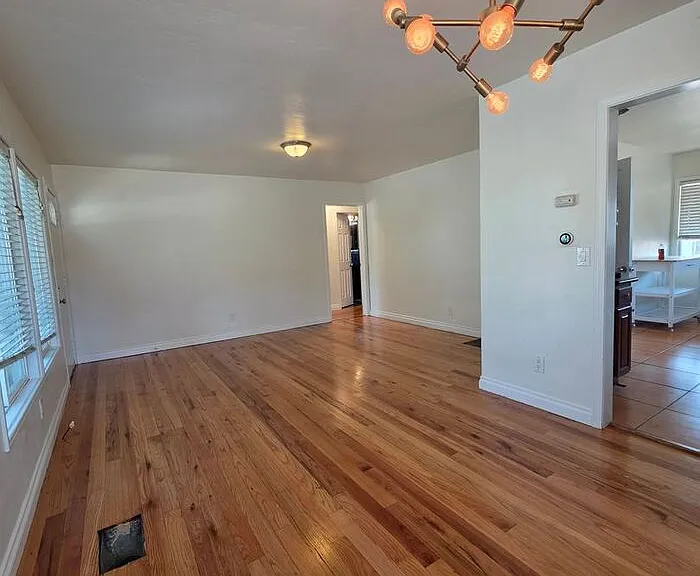 4515 Spring St — Photo 6