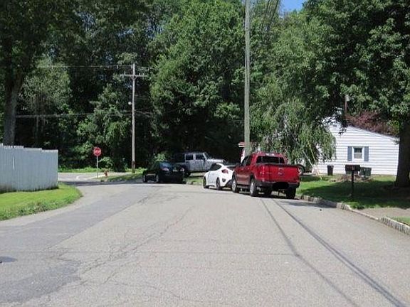 Exterior Neighborhood (street photo)
