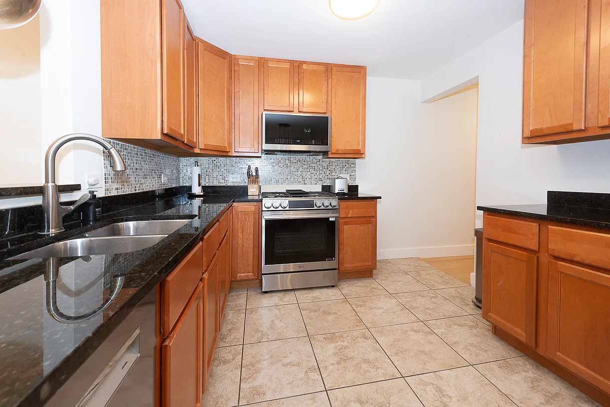 2 bed, 1100 sqft, $2,300 — Photo 4