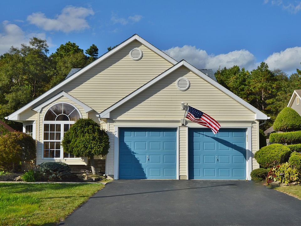 1st image of 2482 Woodbine Ln
