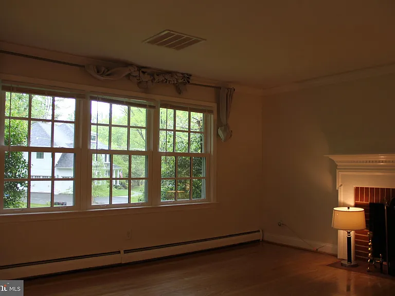 1103 Delf Dr — Photo 7