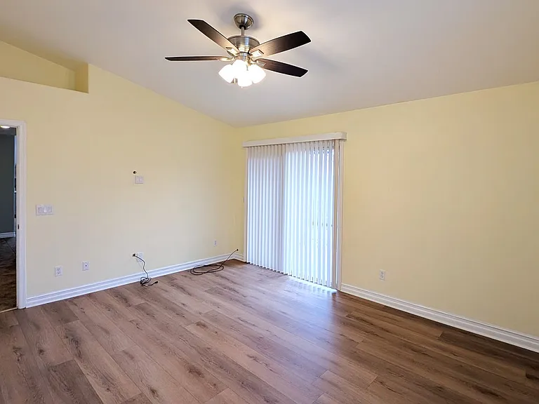 143 S Willow Creek St — Photo 18