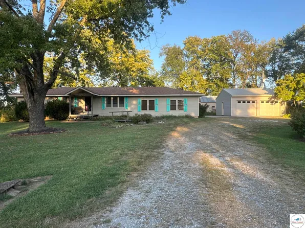 3960 Suburban Ln, Sedalia, MO 65301