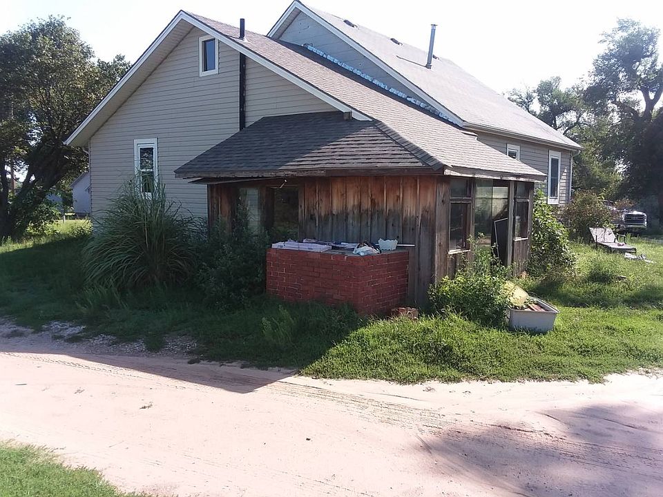 2nd image of 227 W 6th Ave