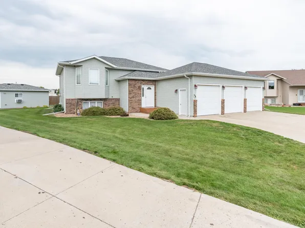 1109 Bouyer Pl, Bismarck, ND 58504