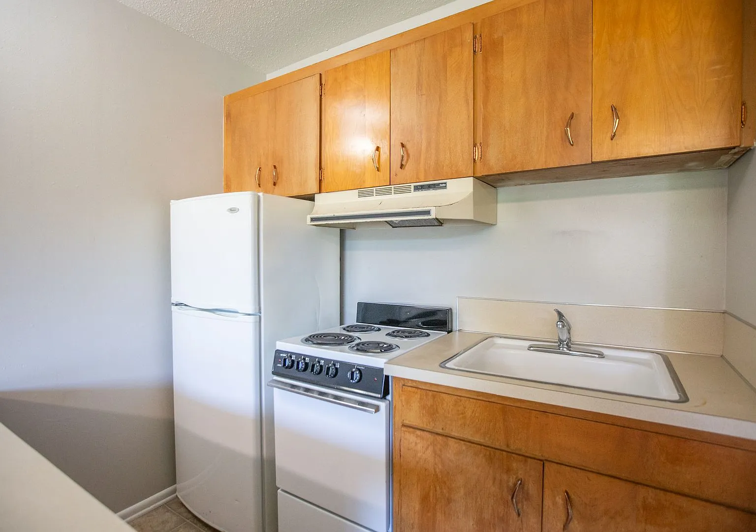 Laurel Lane Apts — Photo 4