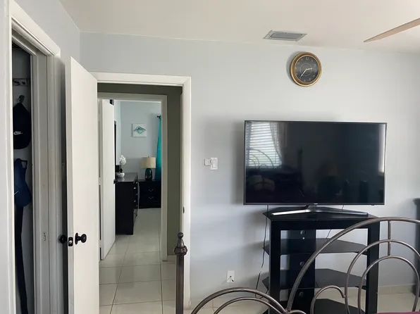 2721 NW 4th Ave, Pompano Beach, FL 33064