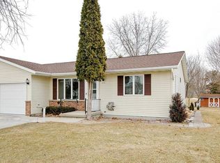 100 N Fairfield Ave, Juneau, WI 53039