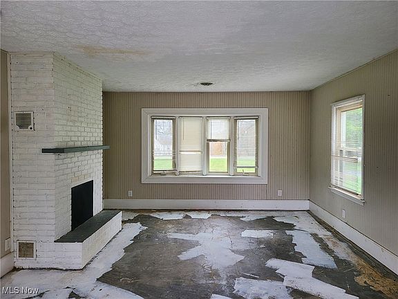 4th image of 1645 N Ellsworth Ave