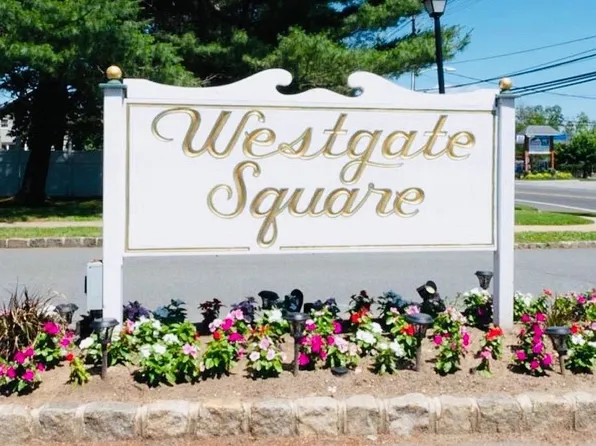 17 Westgate Dr, Edison, NJ 08820