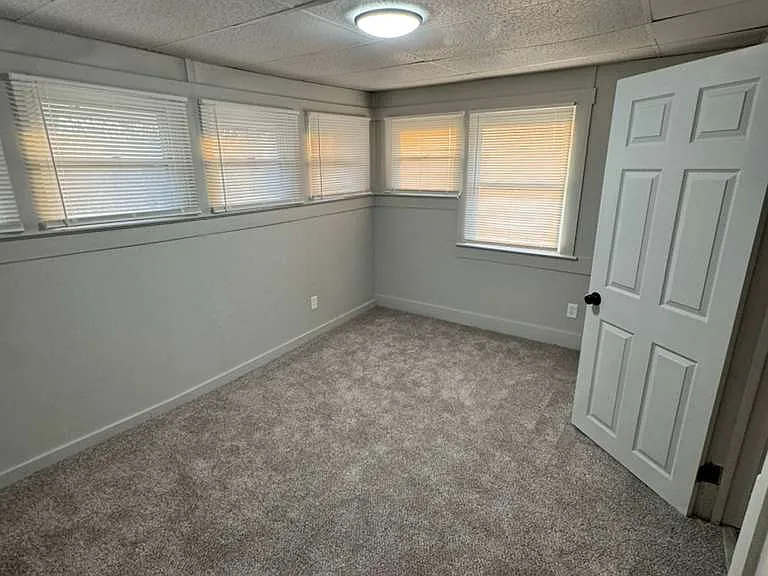 3427 Lexington Ave — Photo 14