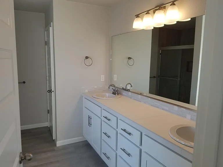695 E Erica St — Photo 5