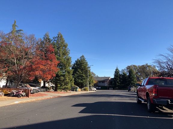 5th image of 220 Brookdale Dr
