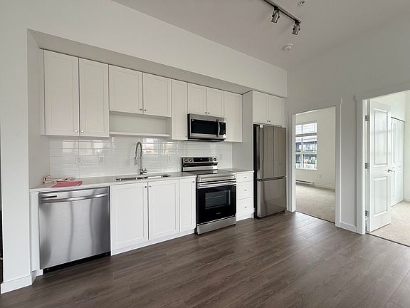 3rd image of 15733 85th Ave #607