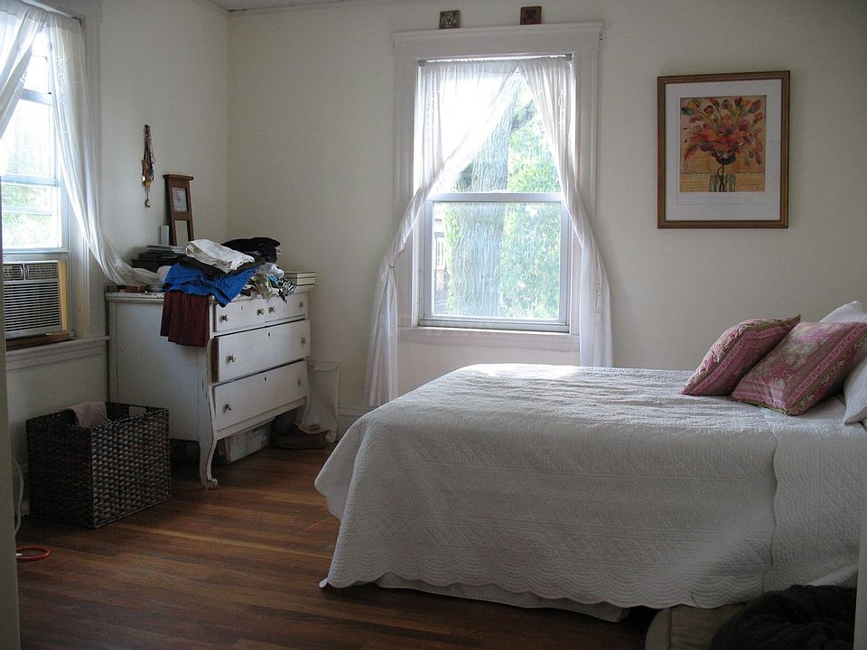 1st image of 50 Clarendon Ave #2