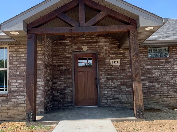 2nd image of 1321 Summerfield Dr