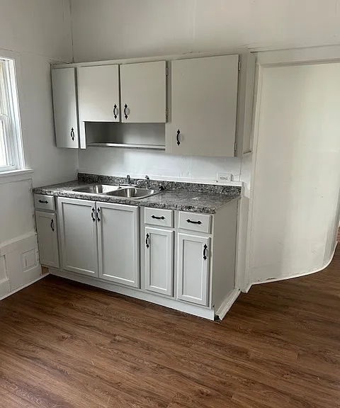 33 Montrose St #D — Photo 5