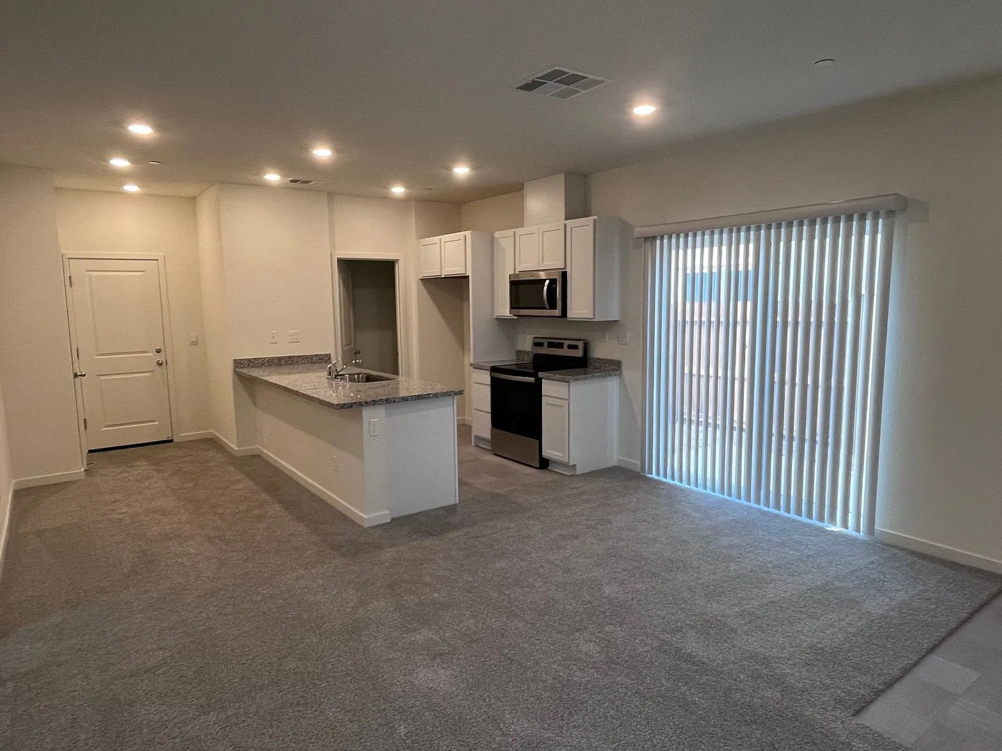 Beautiful 3-Bedroom Home In West Roseville! — Photo 2