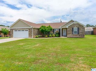 306 Twin Oaks Dr NW, Hartselle, AL 35640