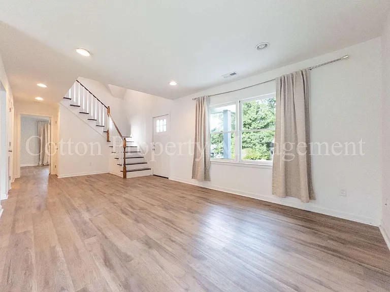 824 Haymarket Ln — Photo 9